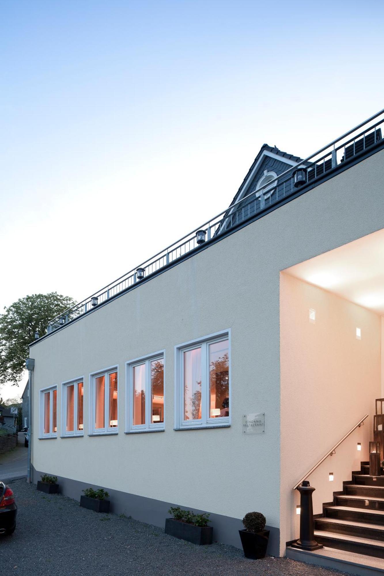 Zu Den Drei Linden Hotel Wermelskirchen Exterior foto