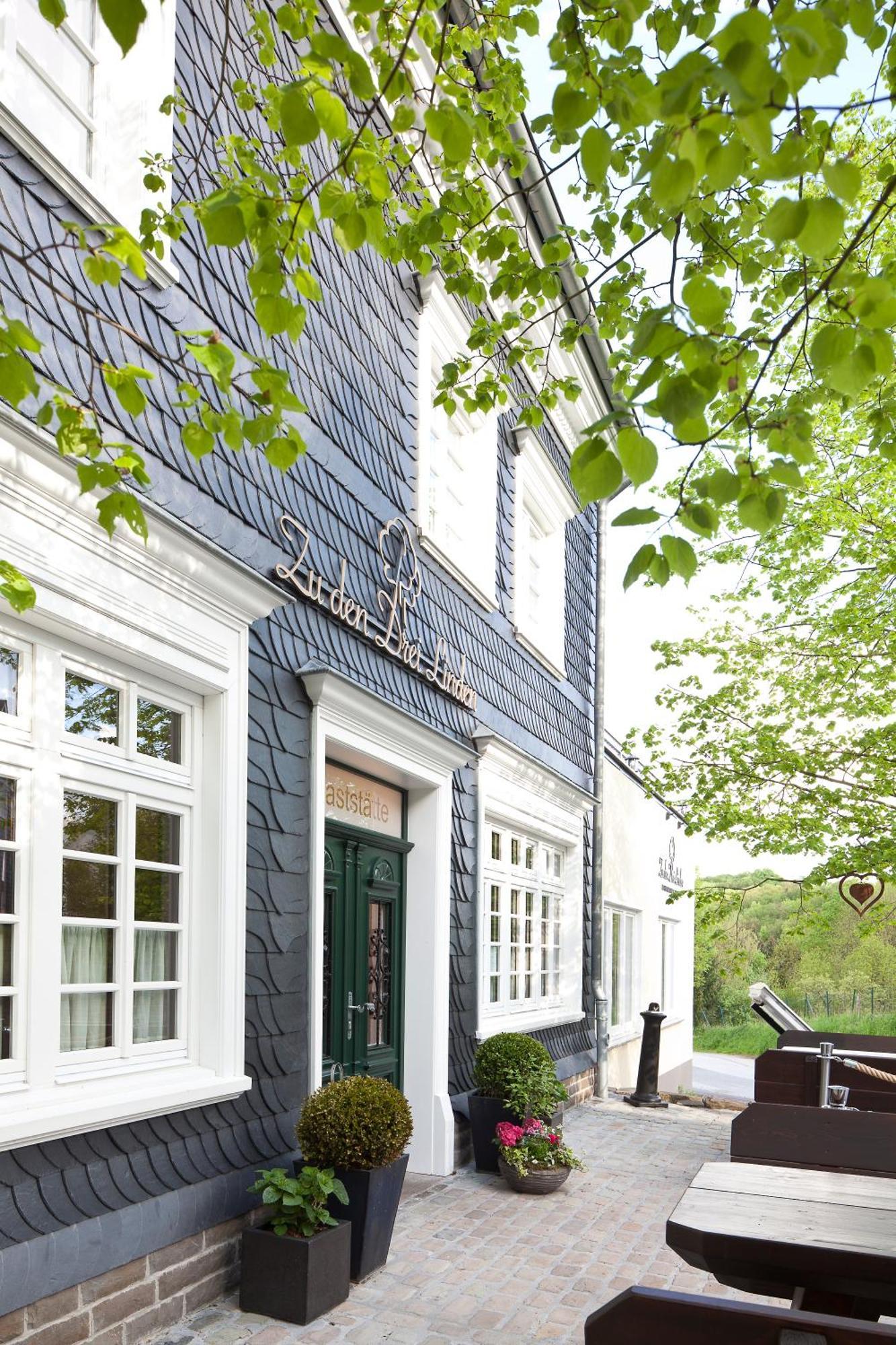 Zu Den Drei Linden Hotel Wermelskirchen Exterior foto