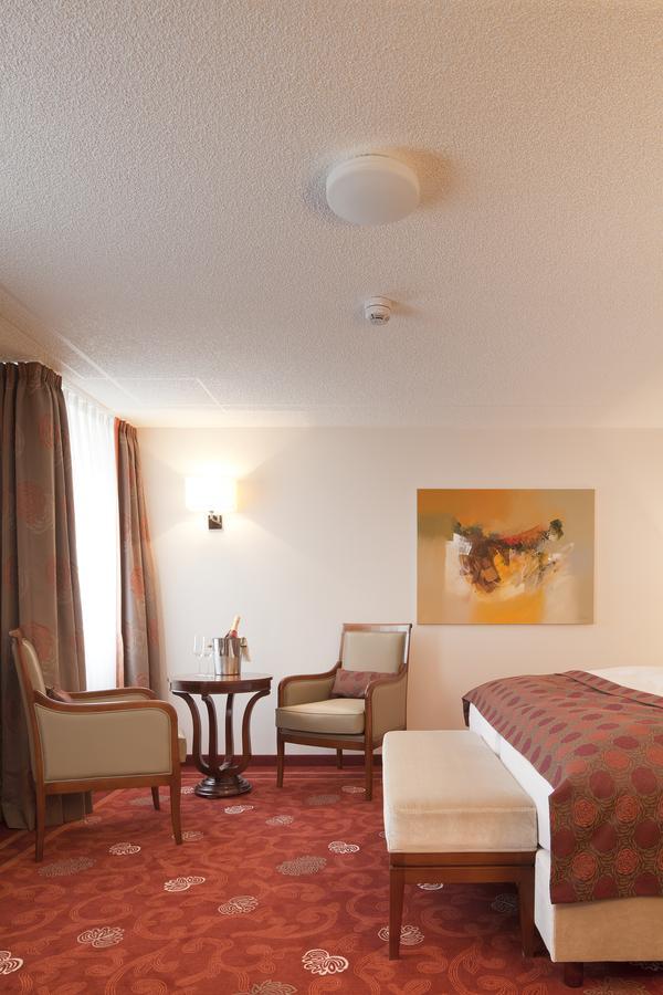 Zu Den Drei Linden Hotel Wermelskirchen Quarto foto